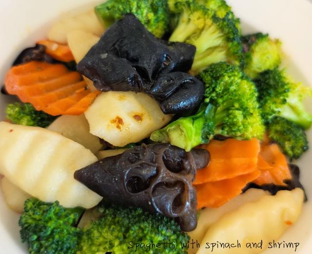 Stir-Fried Chinese Yam with Wood Ear Mushrooms