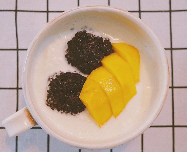 Mango Snow Black Glutinous Rice Dessert