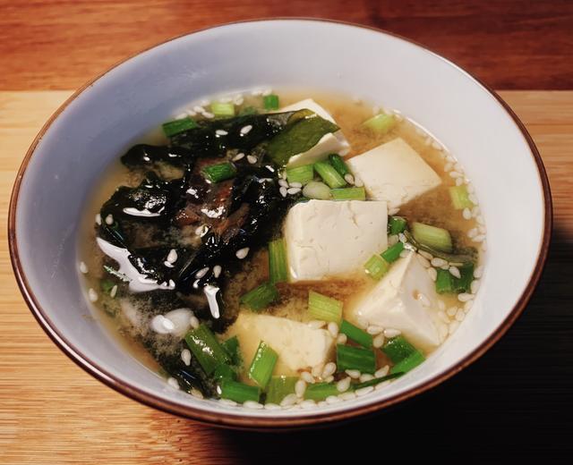 Simple Heartwarming Japanese Miso Soup